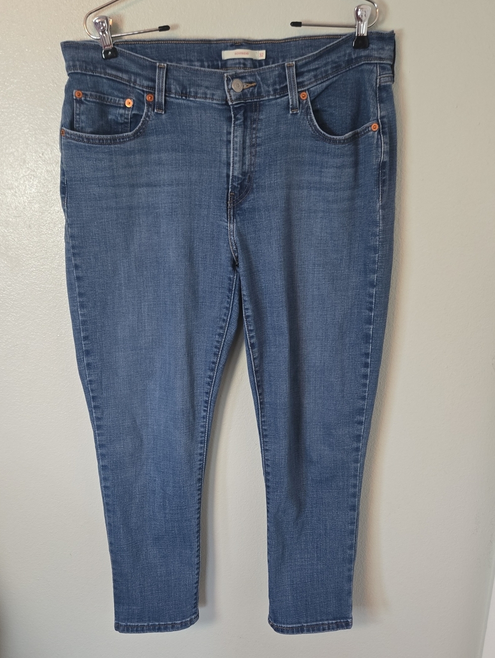 Levi's | Medium Wash Boyfriend Jeans Size 32